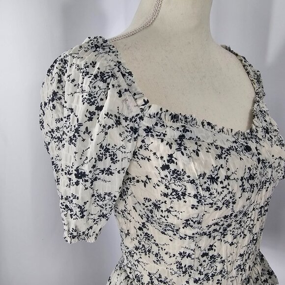 Lulus Women's Black & White Floral Print Puff Sleeve Smocked Blouse Size L NWT - Picture 6 of 13